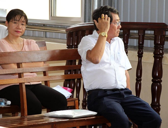 Vụ án Hiệu trưởng bị cấp dưới dọa “tự xử”: Diễn biến bất ngờ trong phiên sơ thẩm