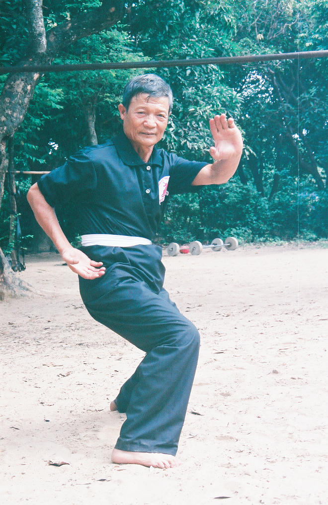 Võ sư làng với tuyệt chiêu “Miêu tẩy diện”