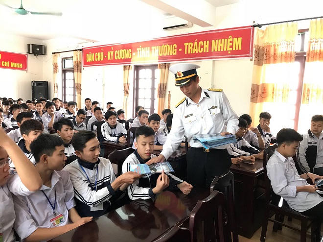 Quân chủng Hải quân đẩy mạnh tuyên truyền, phổ biến giáo dục pháp luật về biển đảo