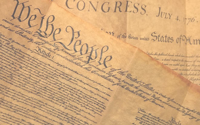 Tranh cãi quyết liệt quanh ý tưởng bỏ quyền công dân tự động cho người sinh ra trên đất Mỹ