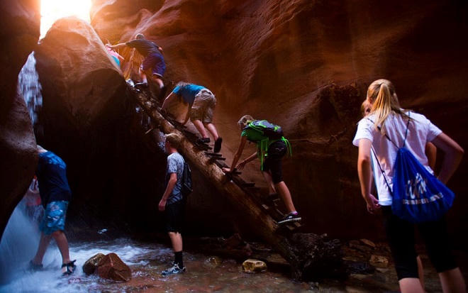 Mặt trái của làn sóng du khách kéo đến các kỳ quan thiên thiên