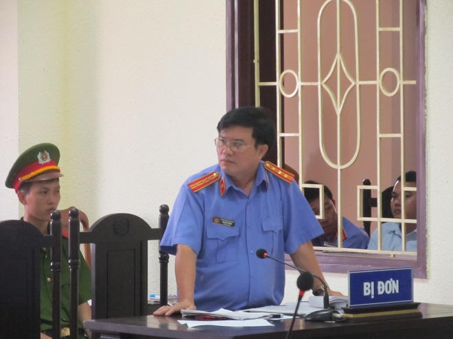 Doanh nhân mang án oan 10 năm kiện đòi VKS bồi thường: Tranh cãi việc áp dụng Luật Bồi thường mới hay cũ