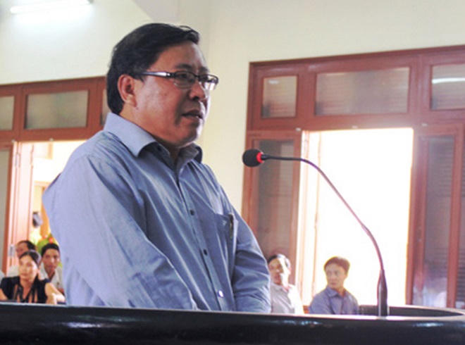 Nguyên chủ tịch huyện cùng loạt thuộc cấp hầu tòa