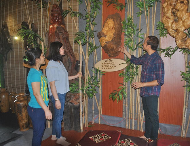 Mang hồn người vào những thân gỗ mục