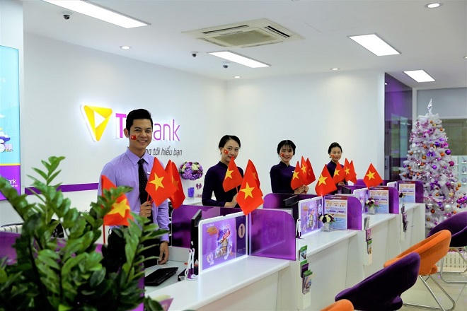 TPBank tặng hơn 10.000 cờ Tổ quốc cho fan bóng đá Việt