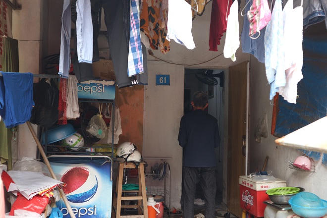 Cô gái bán nước mía chăm cha ung thư, mẹ mất trí, chị chạy thận