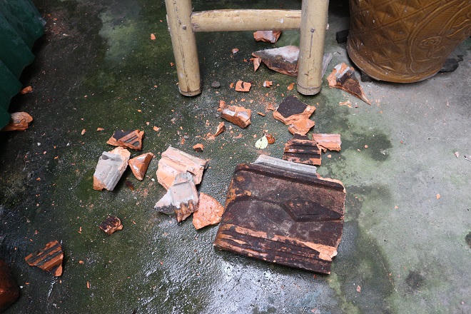 Cha “ngáo đá” ôm con hơn 1 tuổi “tung hứng” trên nóc nhà: Lời kể của gia đình bị “tai bay vạ gió”