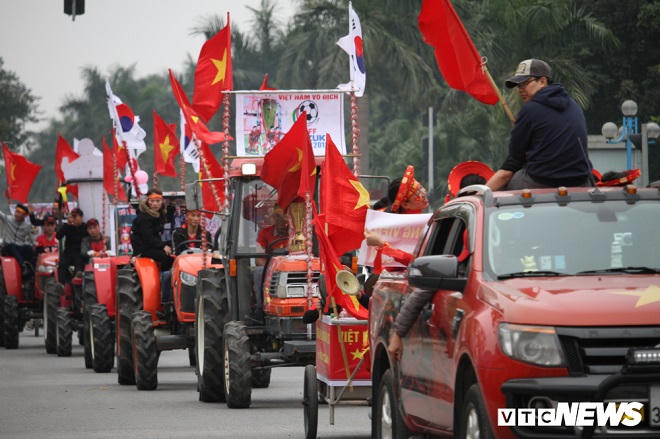 Cổ động viên Việt Nam cuồng nhiệt trước giờ 'G'