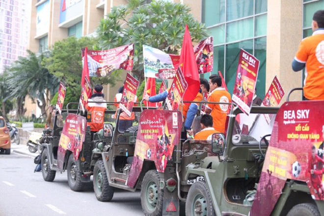 Cổ động viên Việt Nam cuồng nhiệt trước giờ 'G'