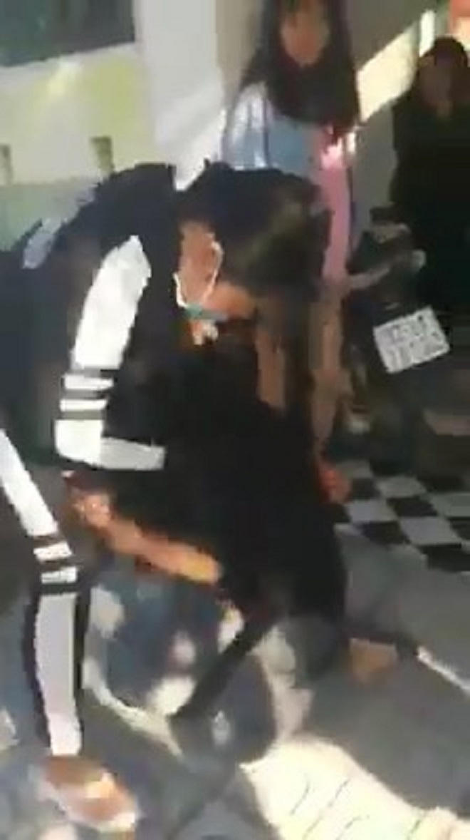 Nghi vấn nợ 700 ngàn, nữ sinh bị đánh dã man