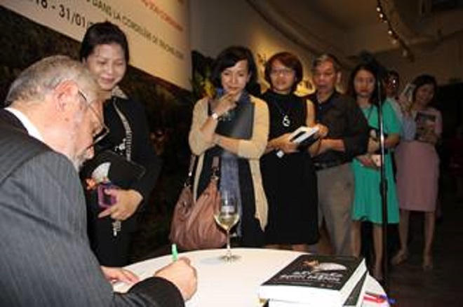 “Ông Tây” bỏ trời Âu đến rừng Quảng Trị sống cùng người Vân Kiều