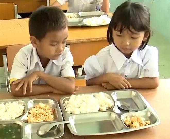 Bếp ăn ấm tình thầy trò của Hiệu trưởng mang bệnh hiểm