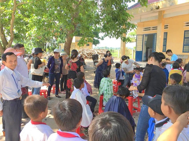 Bếp ăn ấm tình thầy trò của Hiệu trưởng mang bệnh hiểm