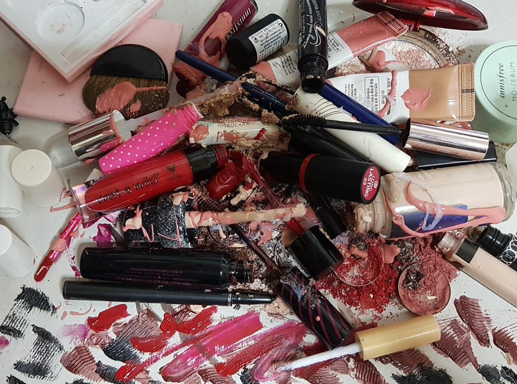 Phụ nữ Hàn Quốc cắt tóc ngắn, đập bỏ mỹ phẩm: Trào lưu thoát kiếp “nô lệ” nhan sắc giả tạo