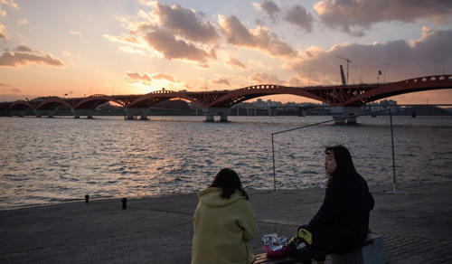 Nỗi sợ kết hôn của thanh niên Hàn Quốc