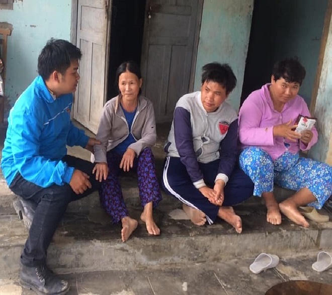 Những “đom đóm” đem ánh sáng cho người nghèo