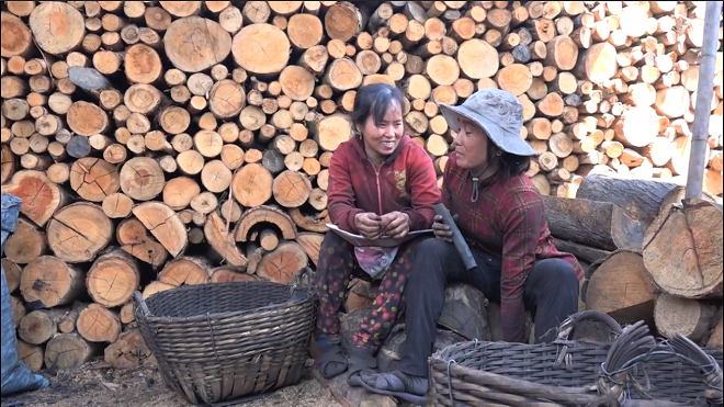 Đời lầm lũi của những phụ nữ mưu sinh nơi lò than