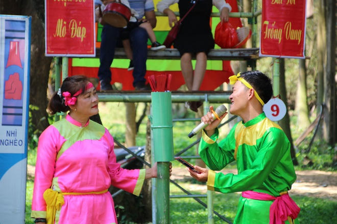 Cả nhà 6 người ai cũng mắc nghiện… bài chòi