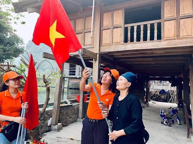 Thắp lửa hoa gạo tháng Ba