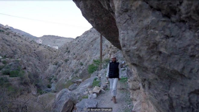 Bộ lạc hơn 500 năm sống cheo leo trên vách đá