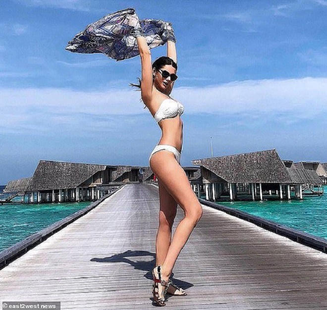 Đăng ảnh ‘sống ảo’, tân Hoa hậu Moscow 2018 bị tước vương miện