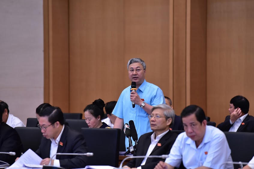 Ý kiến trái chiều về quy định nhiều bộ SGK 