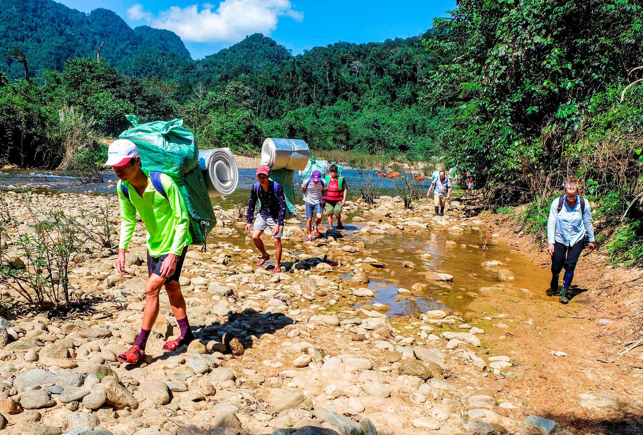 Đứa con làng Phong Nha nối nhịp cầu “trả nợ” rừng xanh