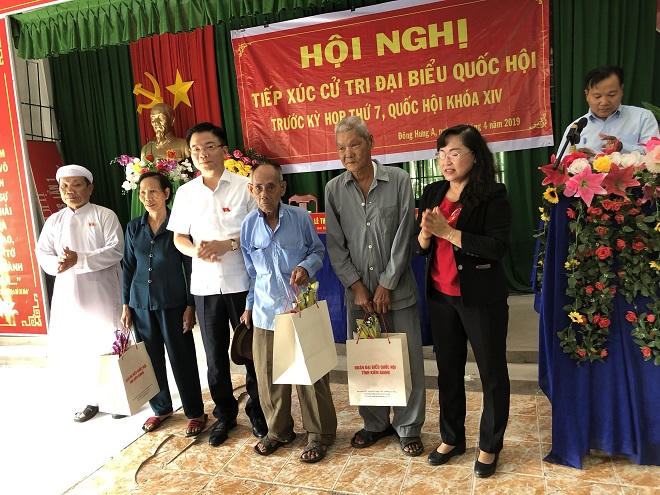 Bộ trưởng Bộ Tư pháp Lê Thành Long tiếp xúc cử tri Kiên Giang