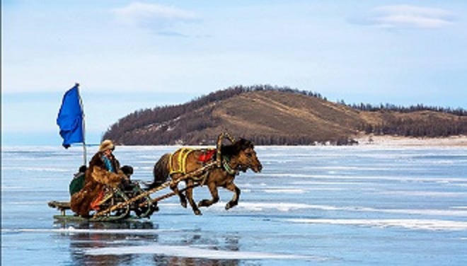 Thiêng liêng hồ nước 2 triệu năm tuổi ở Mông Cổ