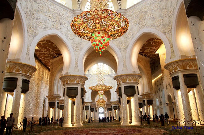 Ngất ngây với thánh đường trắng tuyệt đẹp ở Abu Dhabi