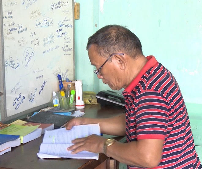 Ông lão sửa xe đạp chinh phục ước mơ cử nhân luật ở tuổi 70