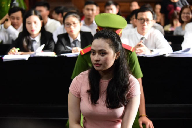 'Người tình' ông trùm ma túy Văn Kính Dương rụt rè đến tòa