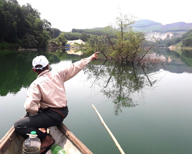 Thừa Thiên – Huế: Dân đóng cọc tre ngăn doanh nghiệp “rút ruột” sông Bồ