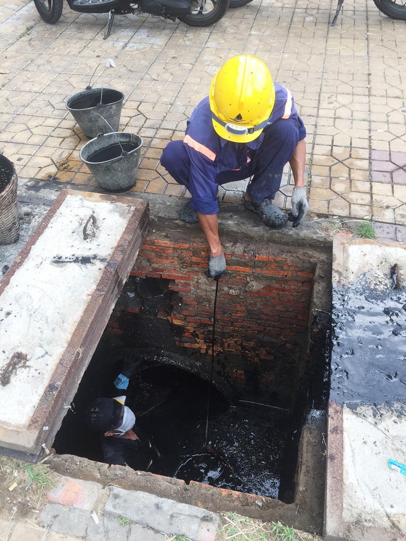 Hiểm nguy nghề móc cống