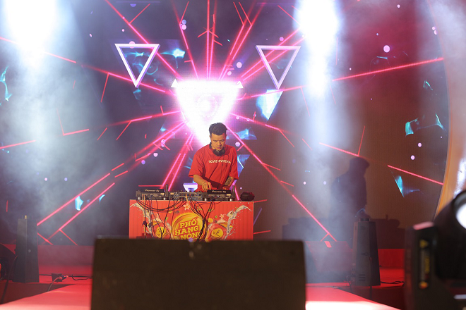 Hàng chục ngàn Teen Hà Thành “quẩy tung” đêm nhạc Phố Hàng Nóng