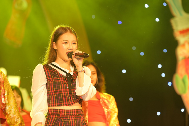 Hàng chục ngàn Teen Hà Thành “quẩy tung” đêm nhạc Phố Hàng Nóng