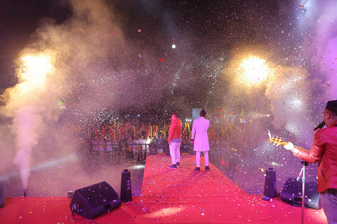 Hàng chục ngàn Teen Hà Thành “quẩy tung” đêm nhạc Phố Hàng Nóng