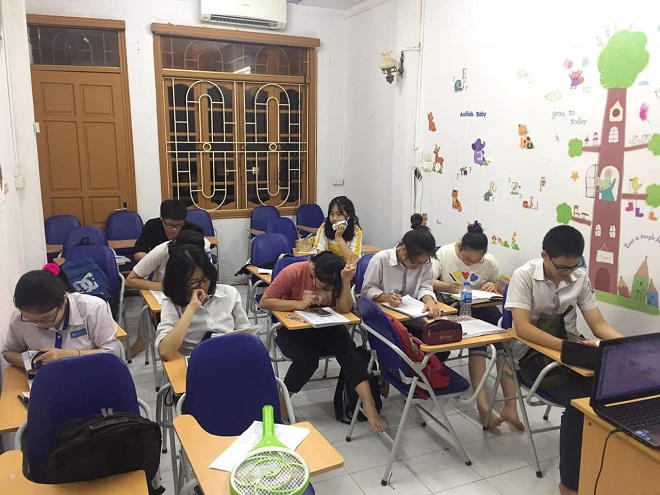 Phụ huynh 'cuồng' điểm hay con?