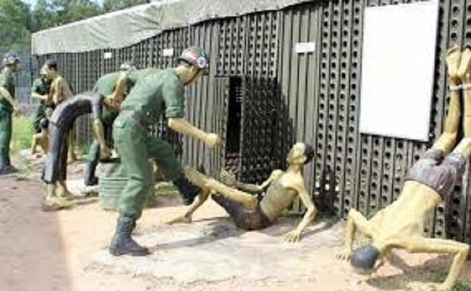 Độc, lạ du lịch nhà tù