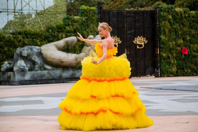 Cầu kỳ trang phục của nghệ sỹ Vũ hội Ánh Dương