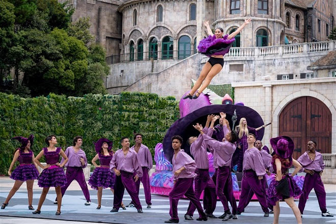 Cầu kỳ trang phục của nghệ sỹ Vũ hội Ánh Dương