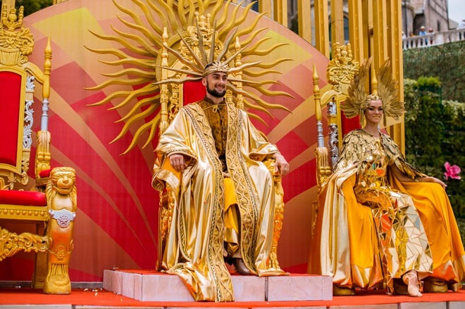 Cầu kỳ trang phục của nghệ sỹ Vũ hội Ánh Dương