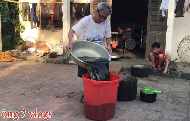 Khi con cái tận dụng cha mẹ để kiếm tiền?