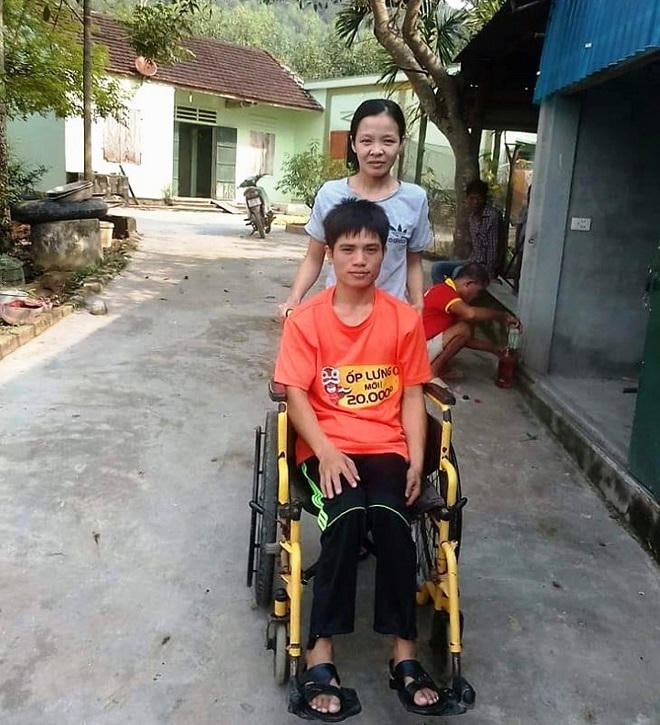 Chuyện tình xúc động: “Anh là đôi mắt, em là đôi chân của đời nhau”