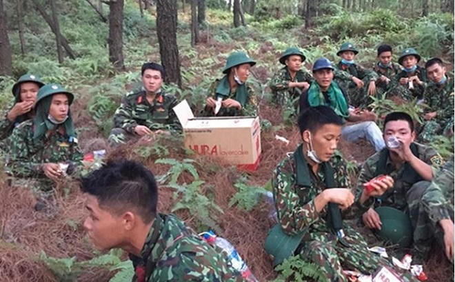 Quân khu 4 căng mình dập lửa, cứu rừng