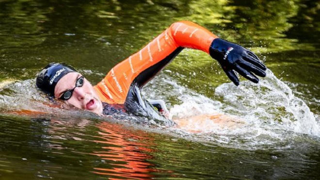 Nhân chứng sống 'hạ gục' ung thư bạch cầu nhờ đam mê bơi lội