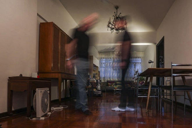 Thử nghiệm sống trong 'ngôi nhà ma' từng có người tự vẫn