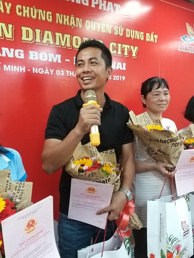 Việt Hưng Phát trao hàng trăm sổ hồng Dự án Diamond City