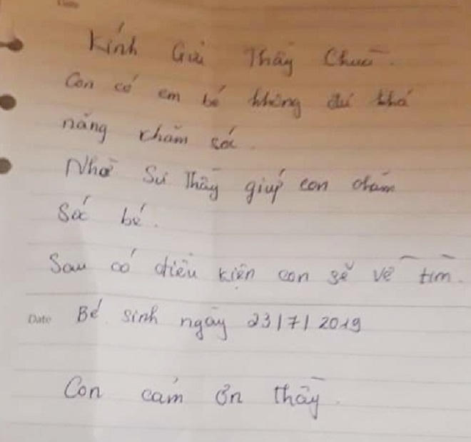 Bé trai bị bỏ rơi trước cổng chùa với lời nhắn 'có điều kiện sẽ tìm về