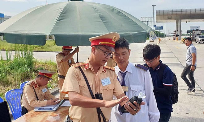 Tài xế chỉ chấp hành luật giao thông khi có đợt cao điểm tổng kiểm tra?